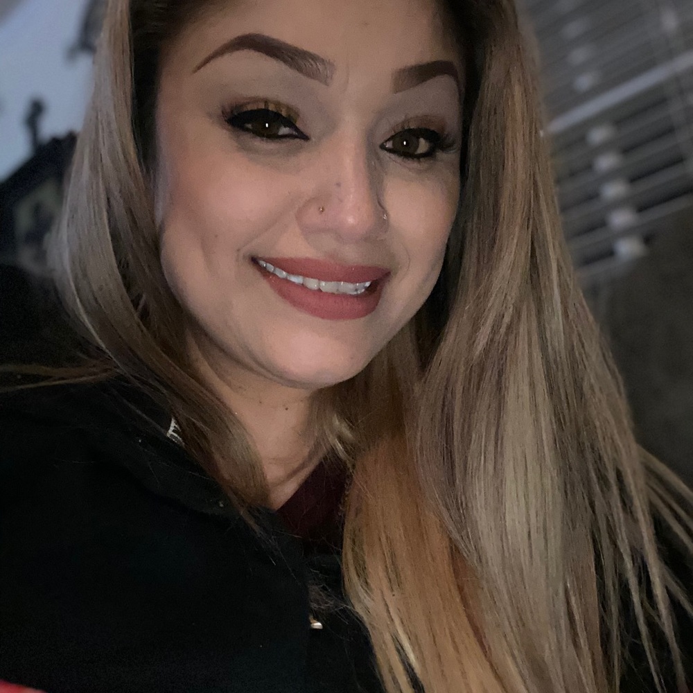 Meet your Posher, Cynthia